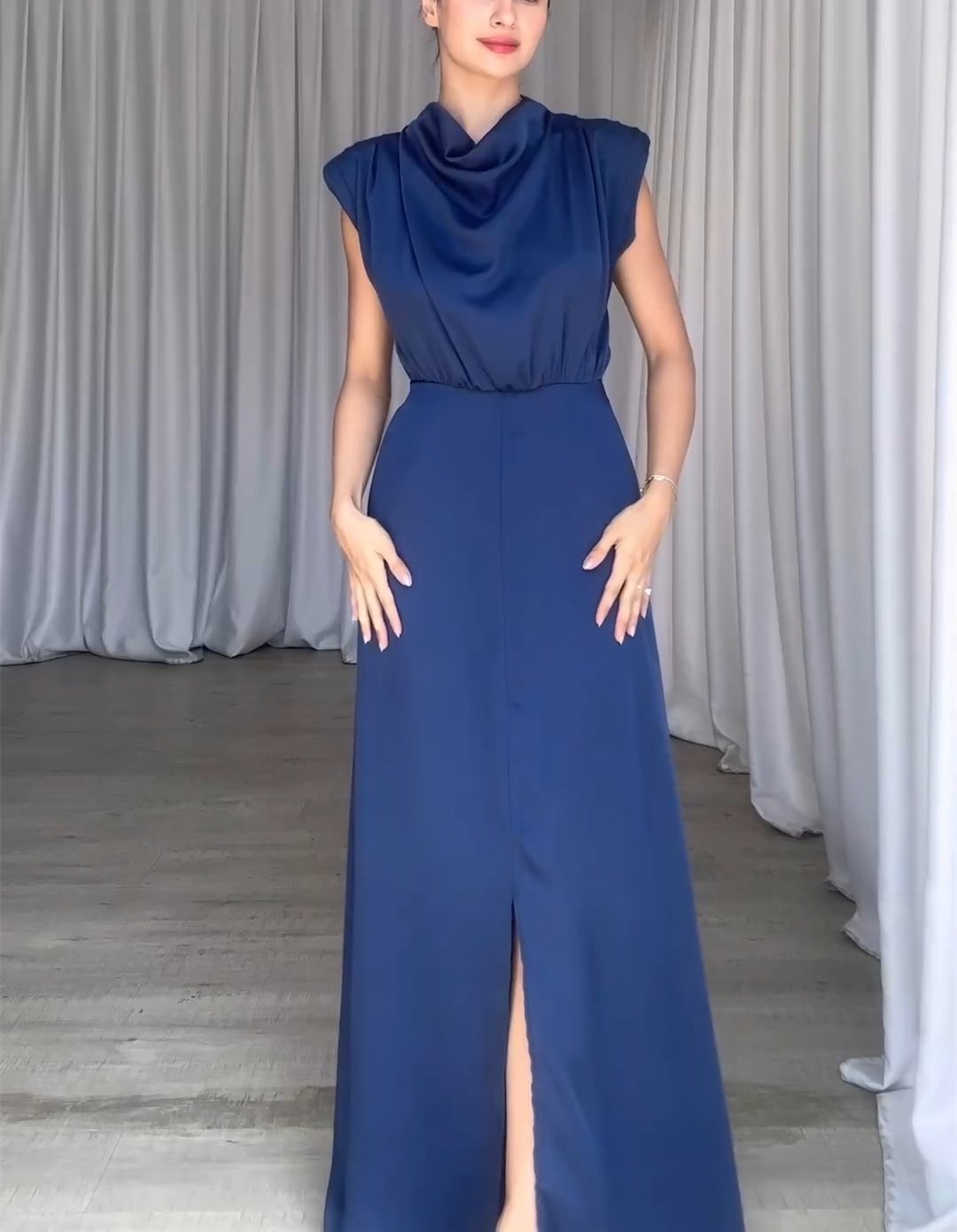 Sleeveless Blue and Black Solid Color Collar Maxi Dress