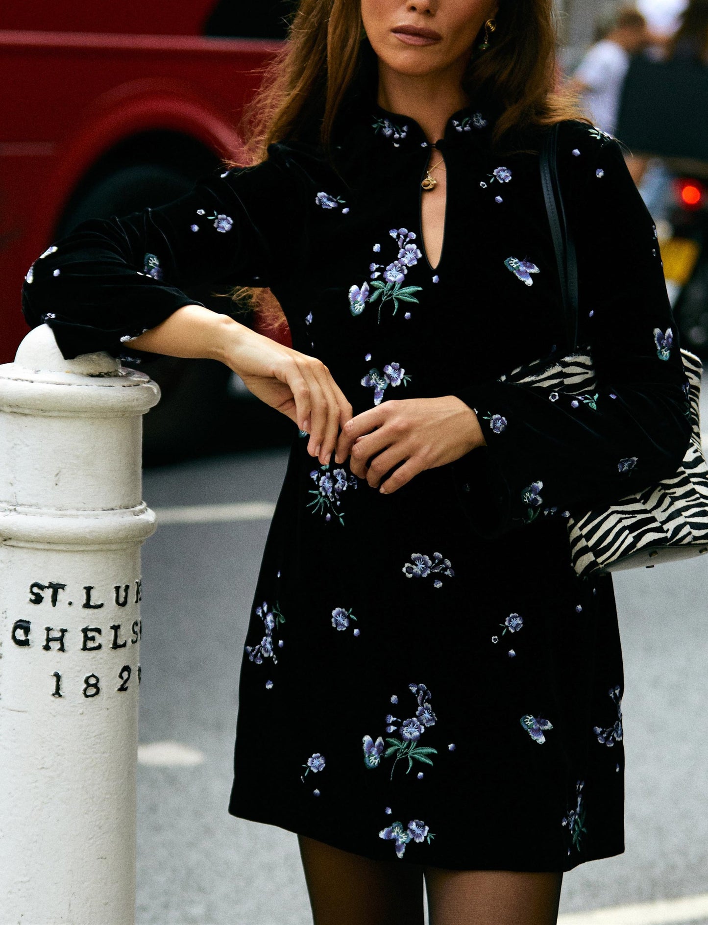 Plate Button White Flower Black Dress